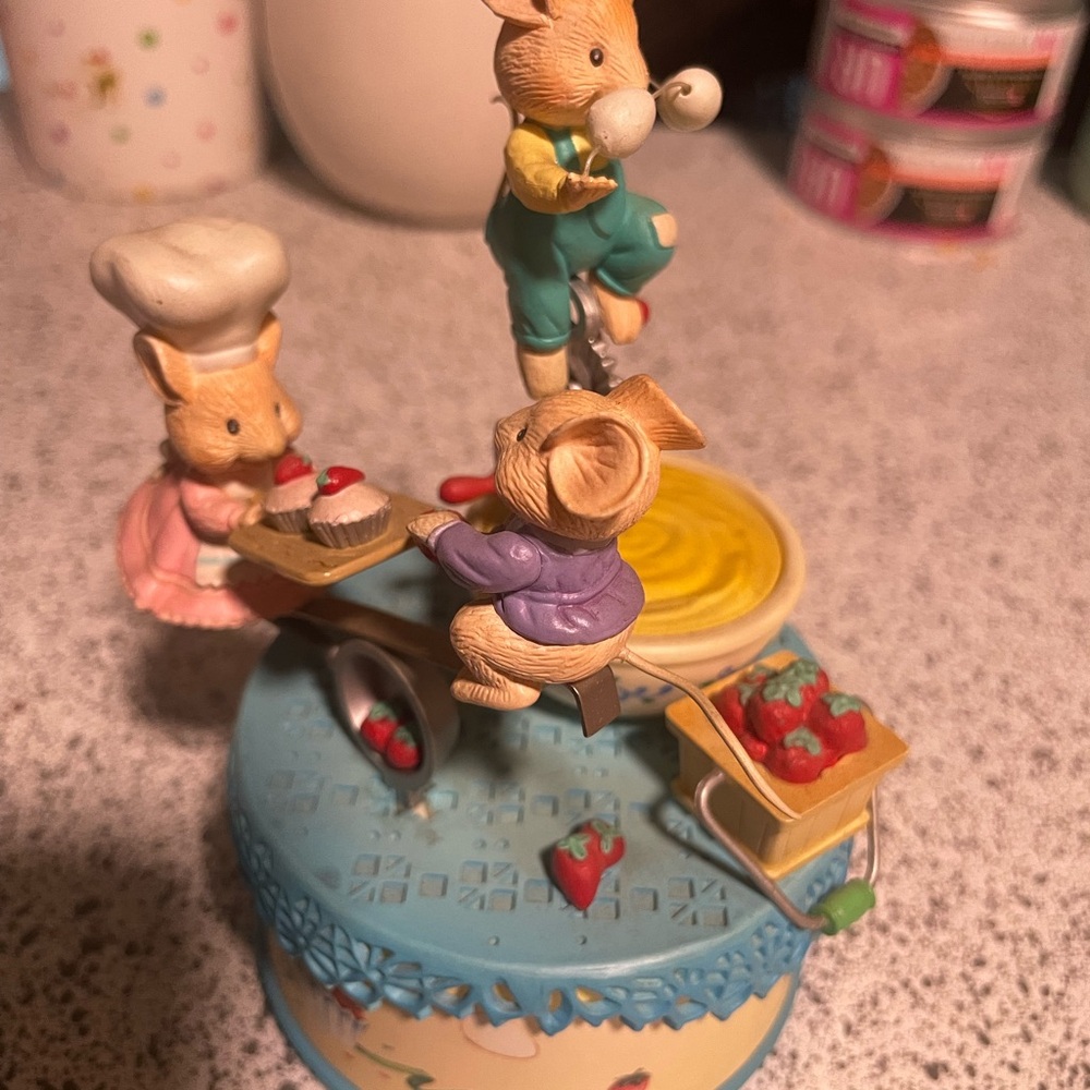 Vintage Enesco Music Box Mice - "Whistle While You Work" - - Picture 1 of 3